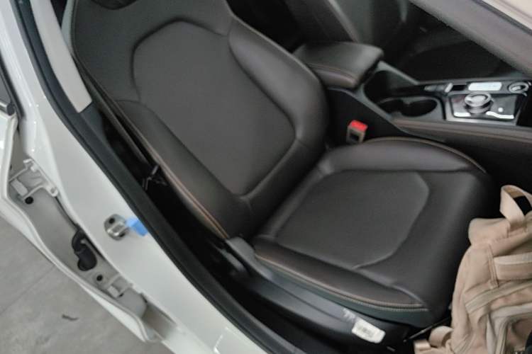 Used SOL E50A 2022 Travel Edition Right Front Seat