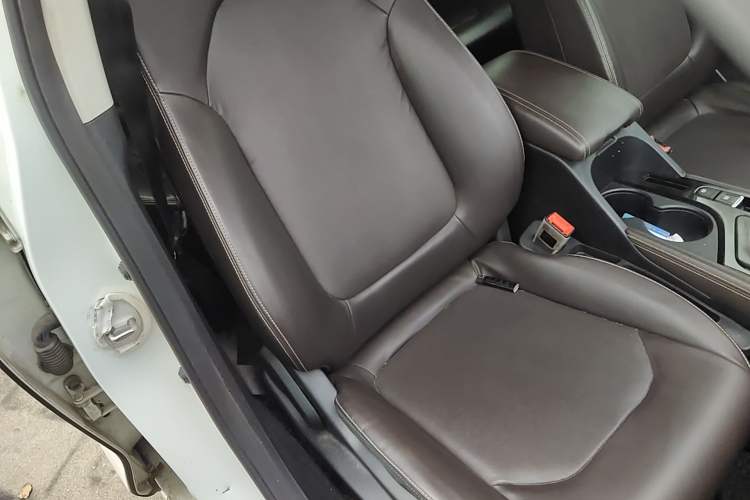 Used SOL E50A 2022 Travel Edition Right Front Seat
