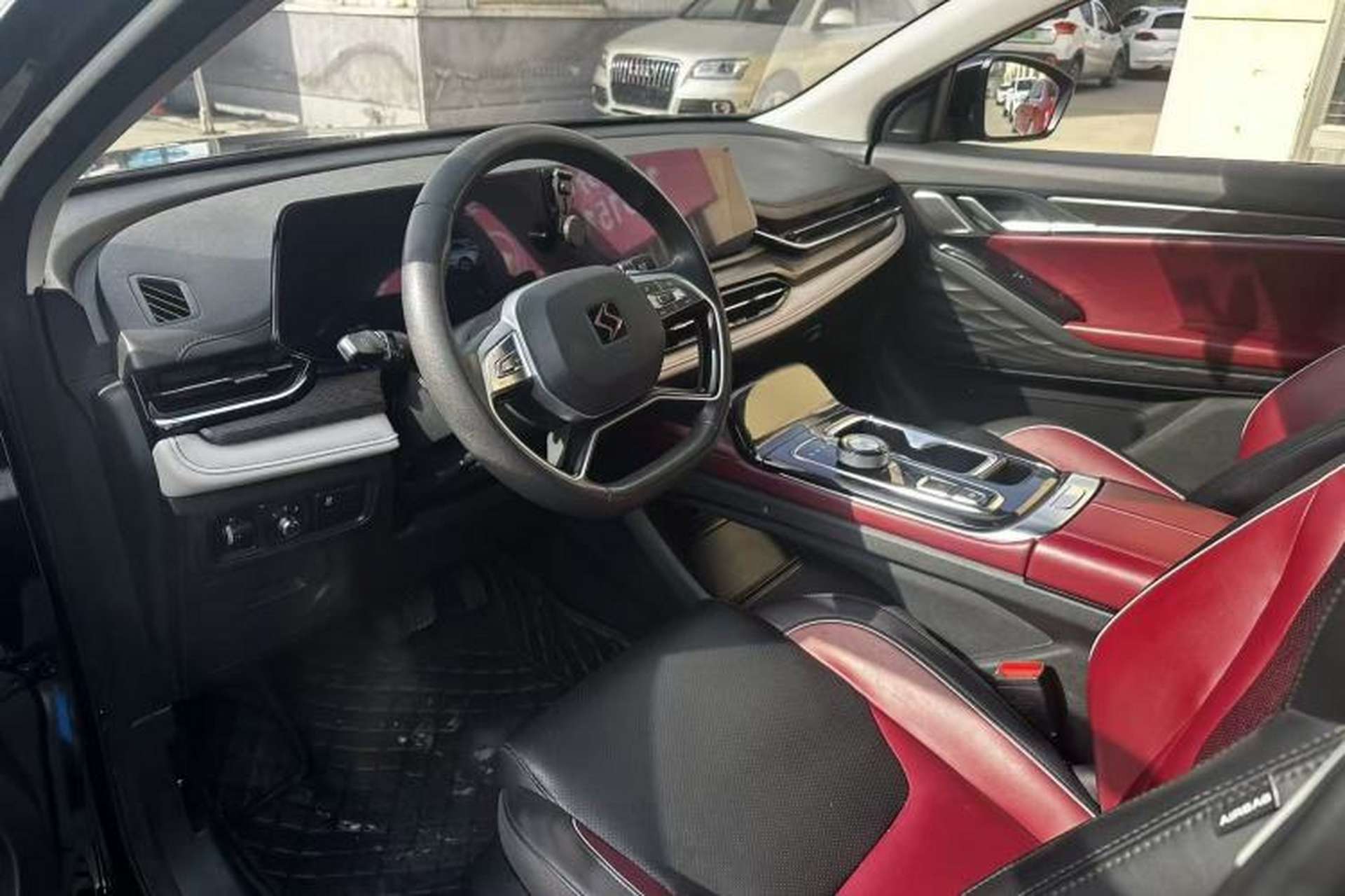 Used SOL QX 2021 300T DCT Prestige Smart Connectivity Version Interior 2