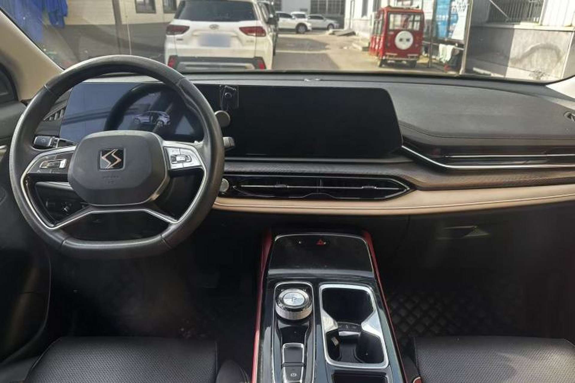Used SOL QX 2021 300T DCT Prestige Smart Connectivity Version Interior 3