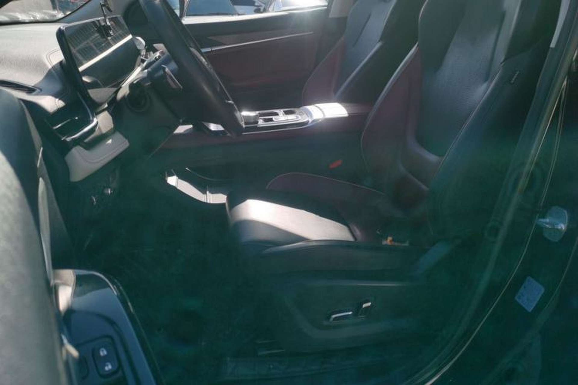 Used SOL QX 2021 300T DCT Prestige Smart Connectivity Version Left Front Seat