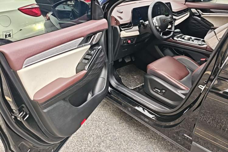 Used SOL QX 2021 300T DCT Prestige Smart Connectivity Version Driver Seat