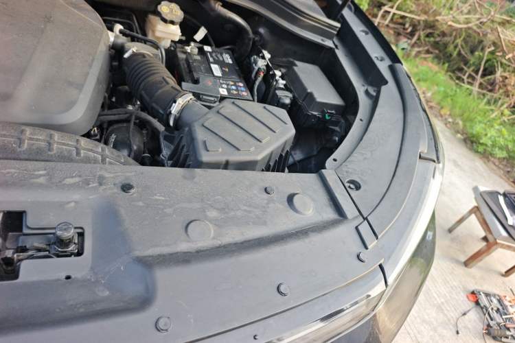 Used SOL QX 2021 300T DCT Deluxe Smart Connectivity Version Engine Bay Left