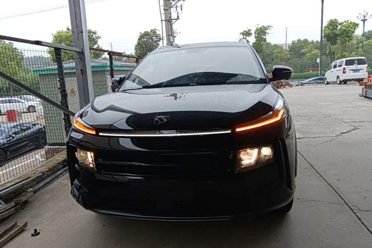 Used SOL QX 2021 300T DCT Prestige Smart Connectivity Version Front