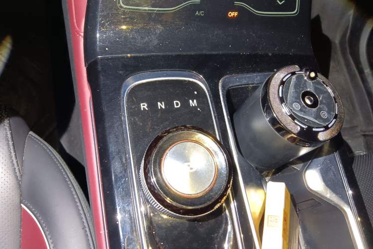 Used SOL QX 2021 300T DCT Prestige Smart Connectivity Version Gear Lever