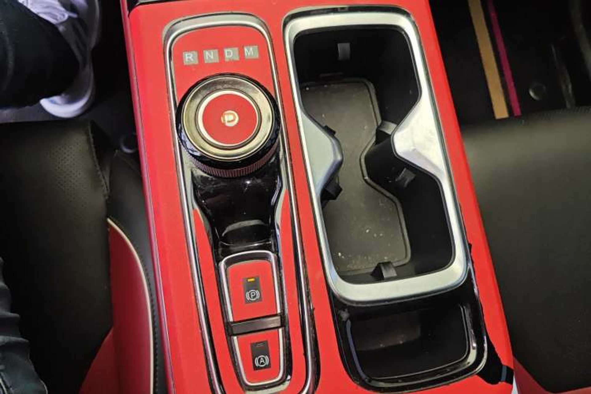 Used SOL QX 2021 300T DCT Prestige Smart Connectivity Version Gear Lever