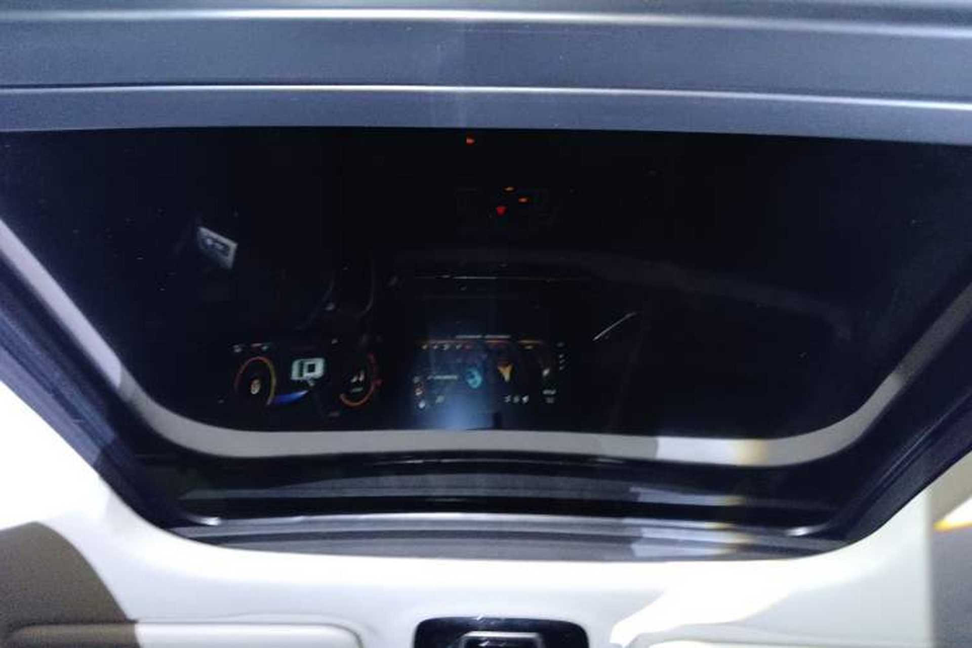 Used SOL QX 2021 300T DCT Prestige Smart Connectivity Version Headliner