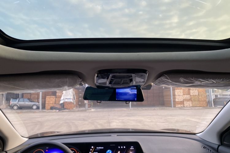 Used SOL QX 2021 300T DCT Prestige Smart Connectivity Version Headliner