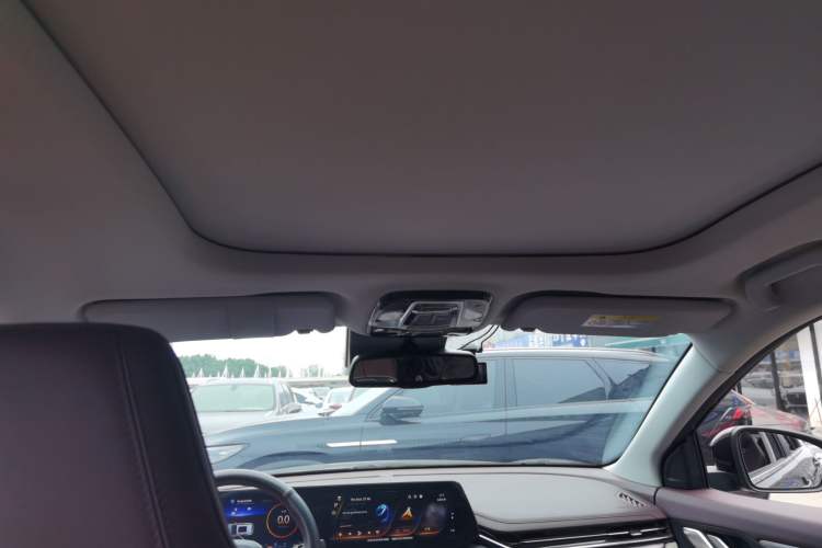 Used SOL QX 2021 300T DCT Deluxe Smart Connectivity Version Headliner