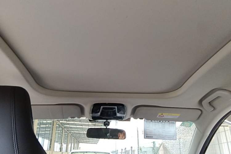 Used SOL QX 2021 300T DCT Prestige Smart Connectivity Version Headliner