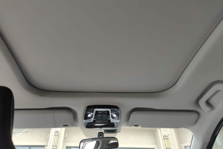Used SOL QX 2021 300T DCT Prestige Smart Connectivity Version Headliner