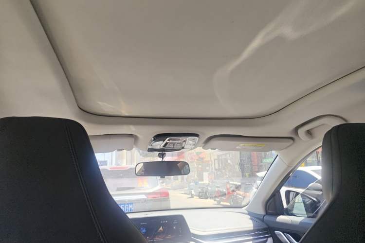 Used SOL QX 2021 300T DCT Prestige Smart Connectivity Version Headliner