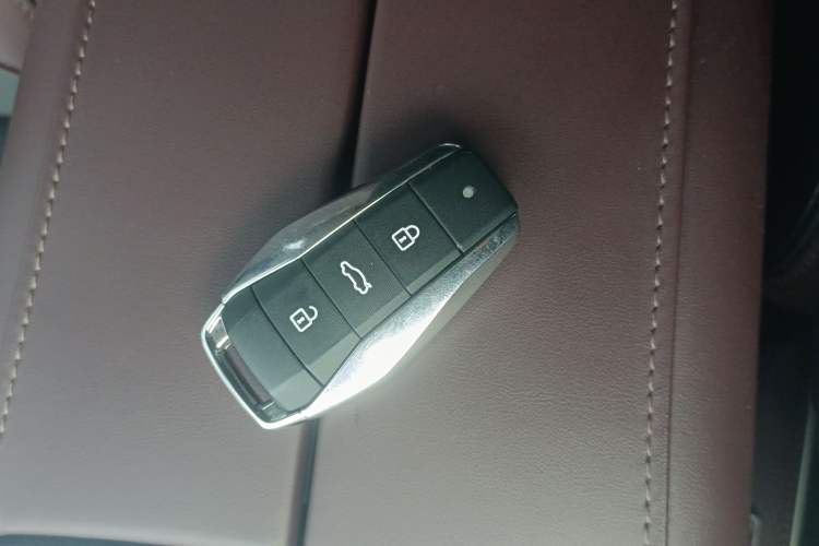 Used SOL QX 2021 300T DCT Prestige Smart Connectivity Version Interior 1