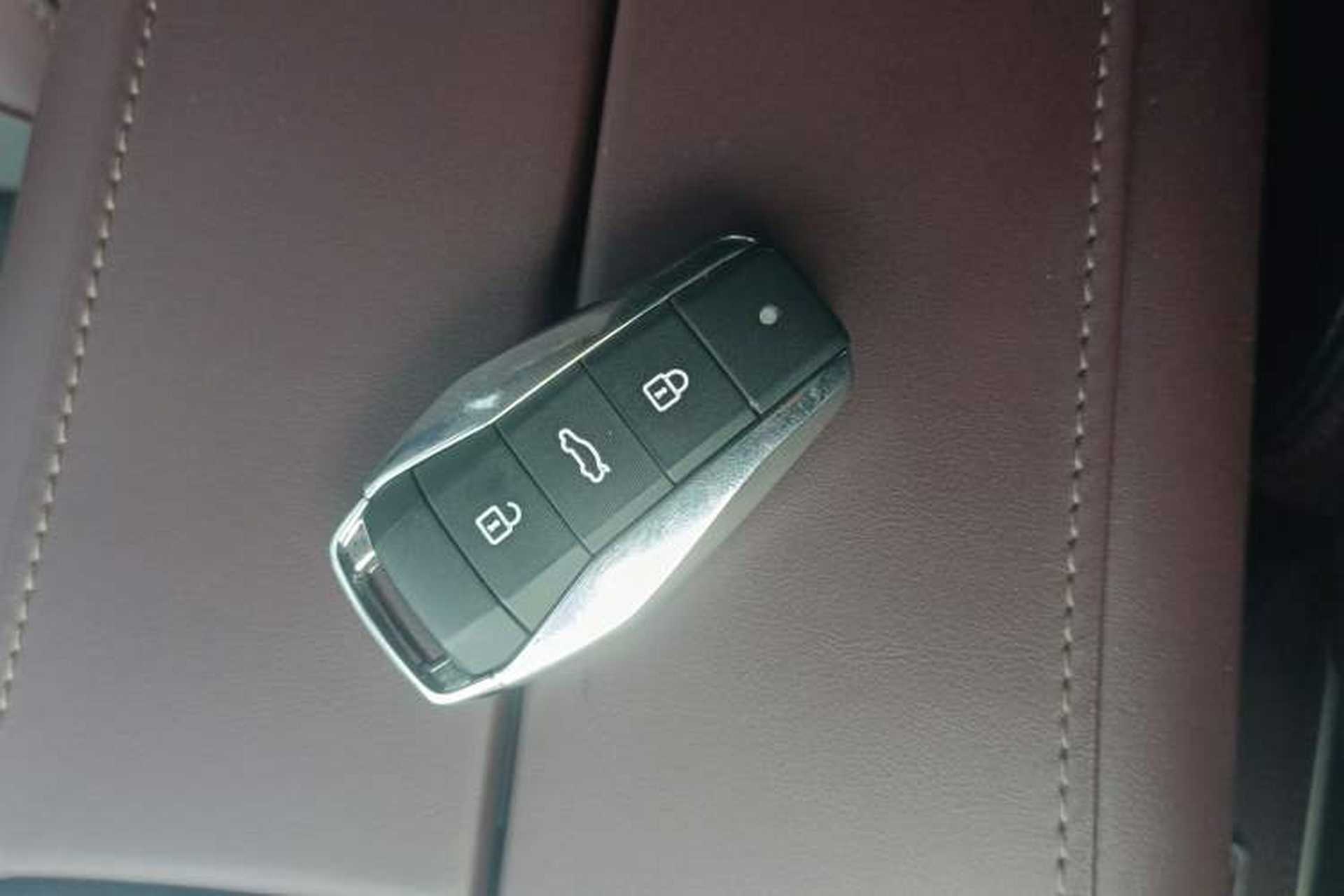 Used SOL QX 2021 300T DCT Prestige Smart Connectivity Version Interior 1