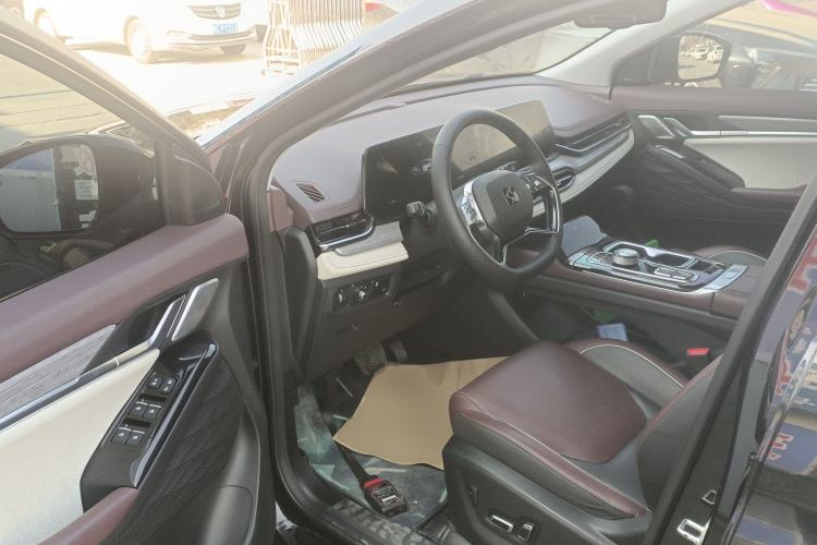 Used SOL QX 2021 300T DCT Prestige Smart Connectivity Version Interior 3