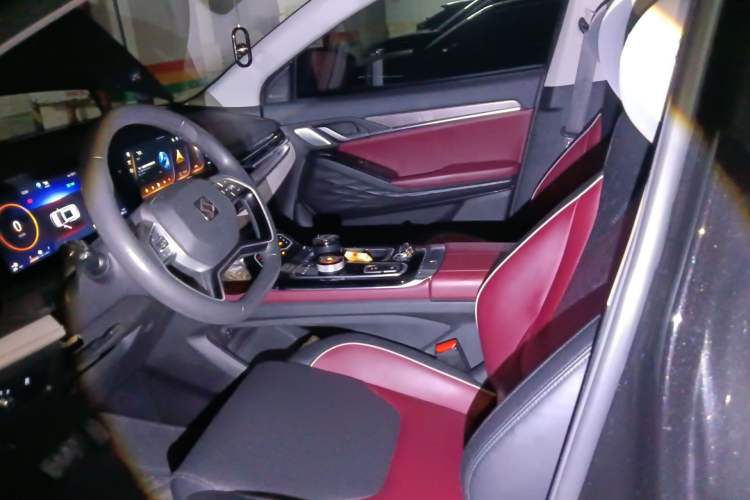 Used SOL QX 2021 300T DCT Prestige Smart Connectivity Version Left Front Seat