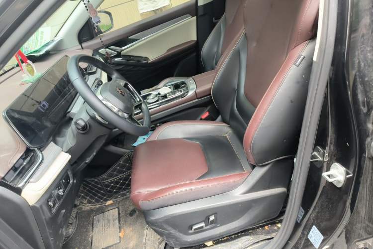 Used SOL QX 2021 300T DCT Prestige Smart Connectivity Version Left Front Seat