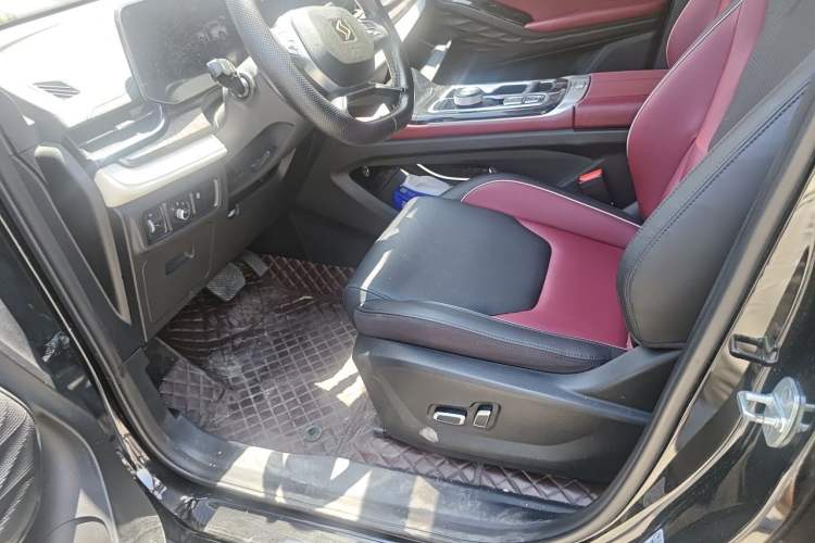 Used SOL QX 2021 300T DCT Prestige Smart Connectivity Version Left Front Seat