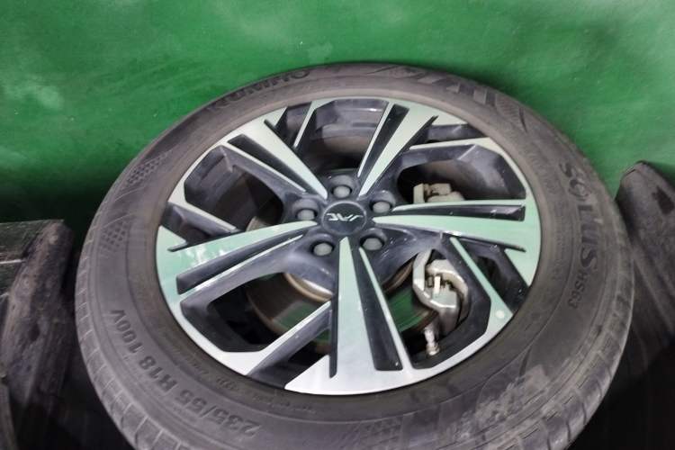 Used SOL QX 2021 300T DCT Prestige Smart Connectivity Version Left Front Wheel Hub