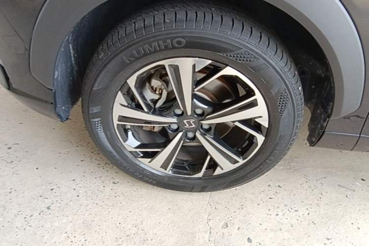 Used SOL QX 2021 300T DCT Prestige Smart Connectivity Version Left Front Wheel Hub