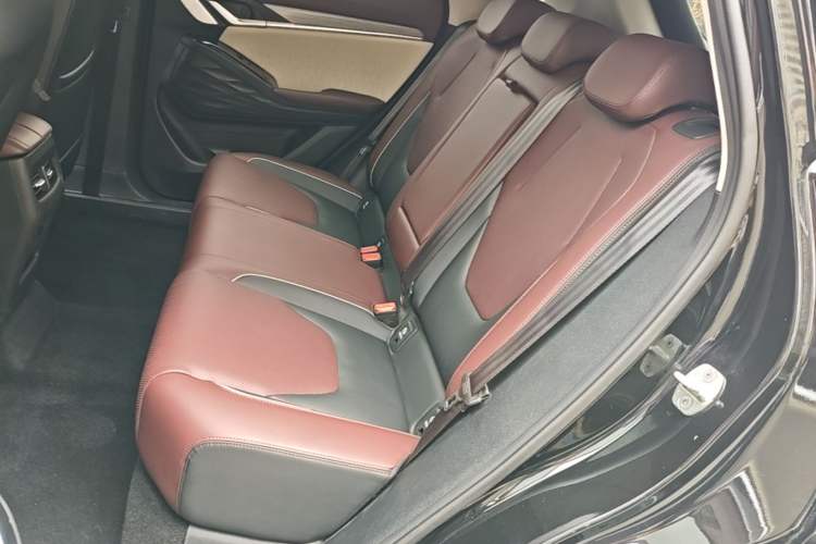 Used SOL QX 2021 300T DCT Prestige Smart Connectivity Version Left Rear Seat