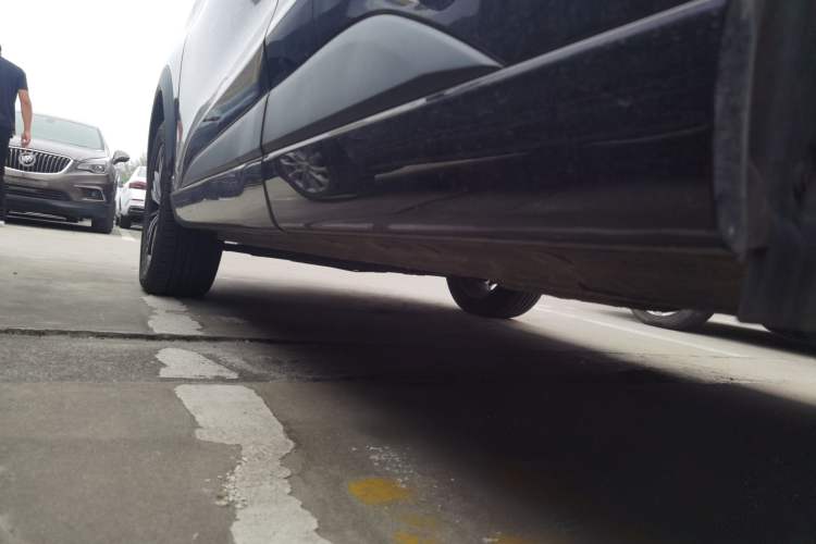 Used SOL QX 2021 300T DCT Deluxe Smart Connectivity Version Left Side Sill