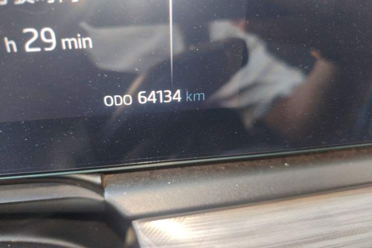 Used SOL QX 2021 300T DCT Deluxe Smart Connectivity Version Odometer Close Up