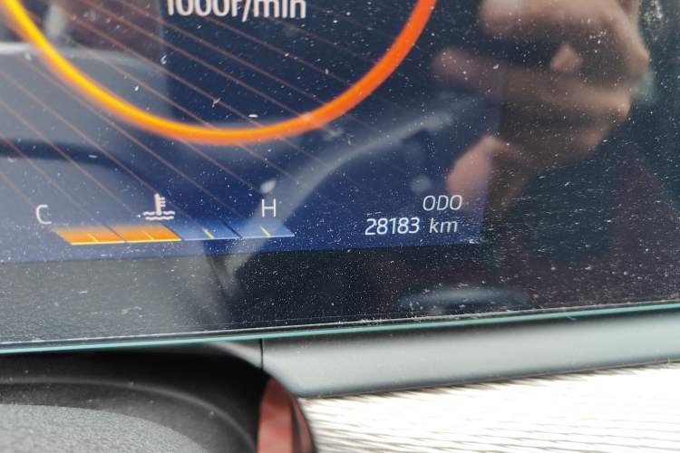 Used SOL QX 2021 300T DCT Prestige Smart Connectivity Version Odometer Close Up