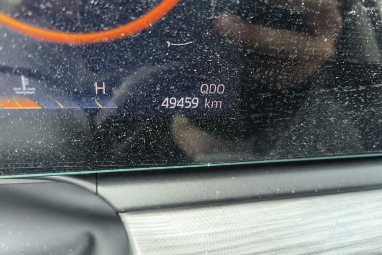 Used SOL QX 2021 300T DCT Prestige Smart Connectivity Version Odometer Close Up