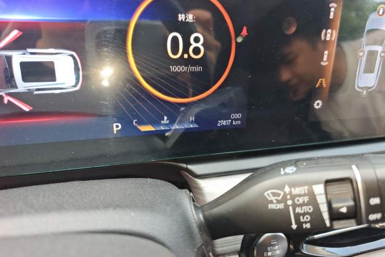 Used SOL QX 2021 300T DCT Deluxe Smart Connectivity Version Odometer Close Up