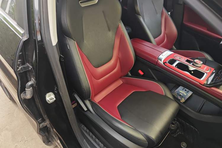 Used SOL QX 2021 300T DCT Prestige Smart Connectivity Version Right Front Seat