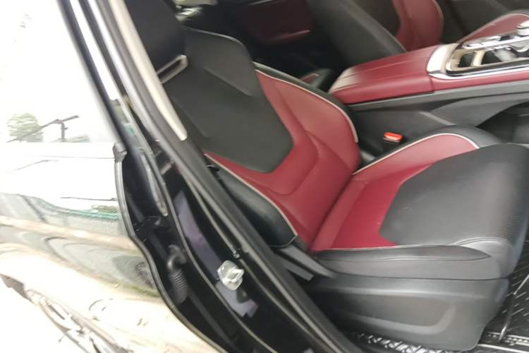Used SOL QX 2021 300T DCT Prestige Smart Connectivity Version Right Front Seat