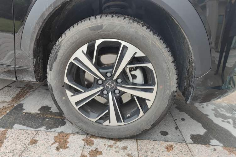 Used SOL QX 2021 300T DCT Prestige Smart Connectivity Version Right Front Wheel Hub