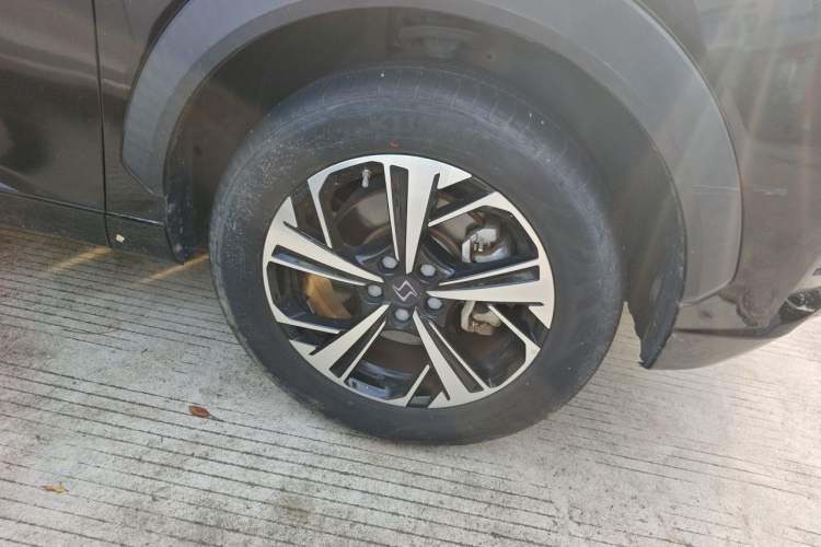Used SOL QX 2021 300T DCT Deluxe Smart Connectivity Version Right Front Wheel Hub