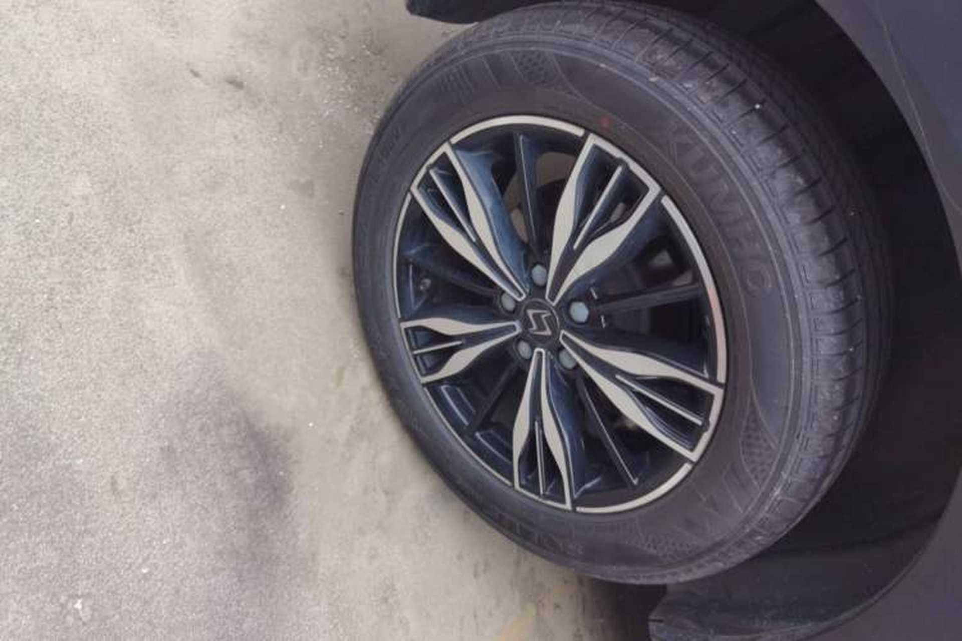 Used SOL QX 2021 300T DCT Deluxe Smart Connectivity Version Right Rear Wheel Hub