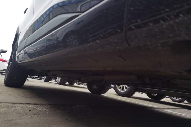 Used SOL QX 2021 300T DCT Deluxe Smart Connectivity Version Right Side Sill