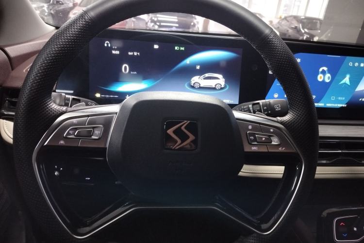 Used SOL QX 2021 300T DCT Prestige Smart Connectivity Version Steering Wheel
