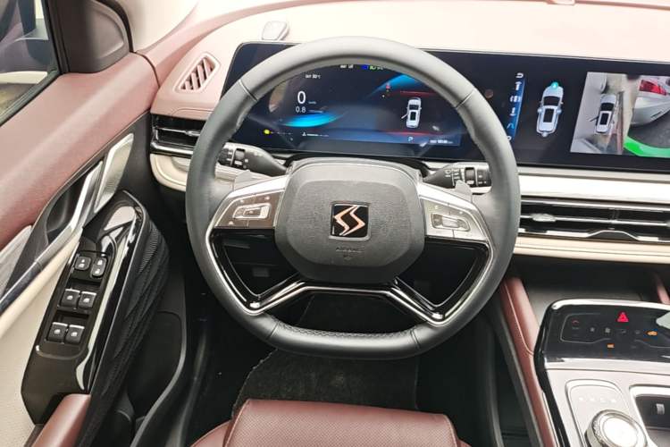 Used SOL QX 2021 300T DCT Prestige Smart Connectivity Version Steering Wheel