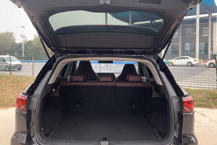 Used SOL QX 2021 300T DCT Deluxe Smart Connectivity Version Trunk