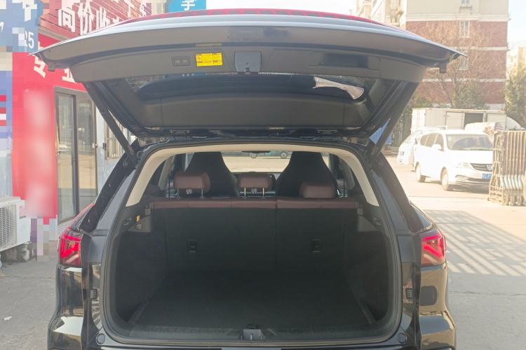Used SOL QX 2021 300T DCT Prestige Smart Connectivity Version Trunk