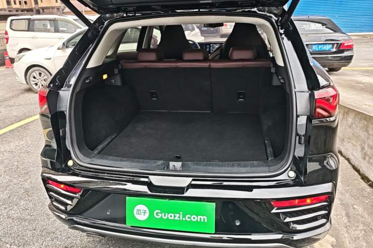 Used SOL QX 2021 300T DCT Prestige Smart Connectivity Version Trunk