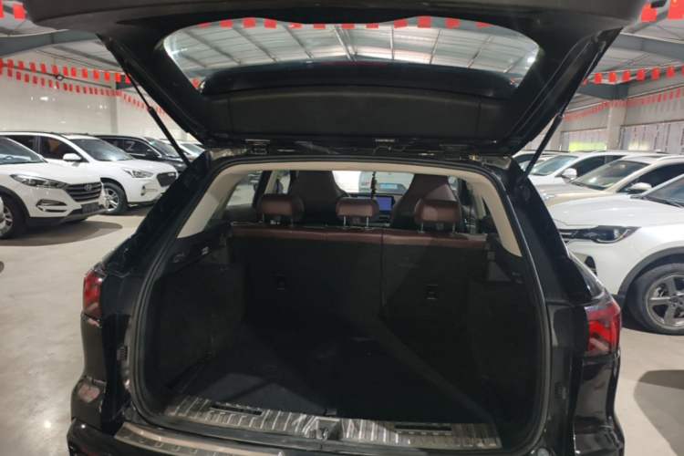 Used SOL QX 2021 300T DCT Deluxe Smart Connectivity Version Trunk