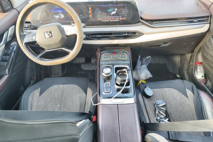 Used SOL QX 2021 300T DCT Deluxe Smart Connectivity Version Center Console