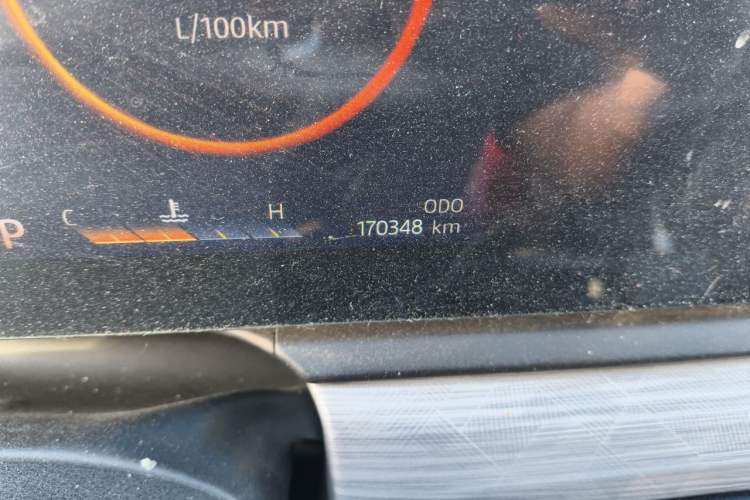 Used SOL QX 2021 300T DCT Deluxe Smart Connectivity Version Odometer Close Up