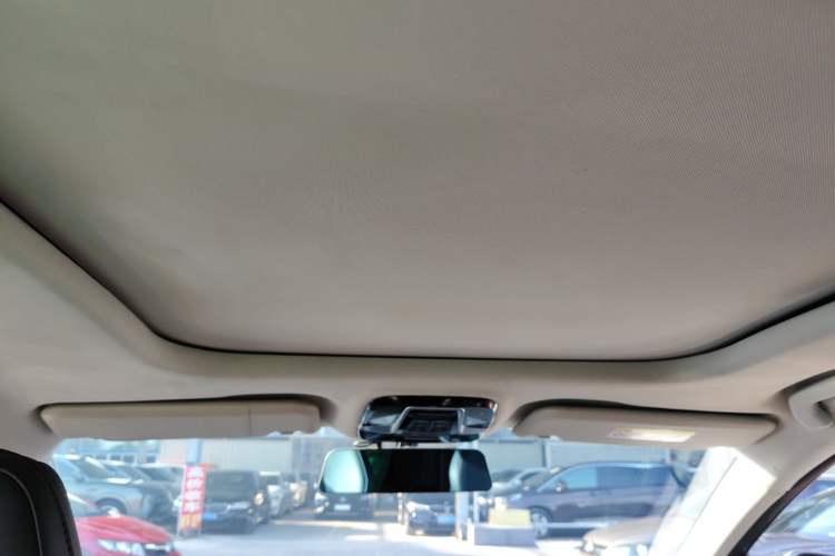 Used SOL QX 2021 300T DCT Prestige Smart Connectivity Version Headliner