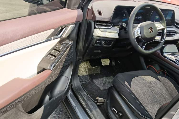 Used SOL QX 2021 300T DCT Prestige Smart Connectivity Version Interior 3