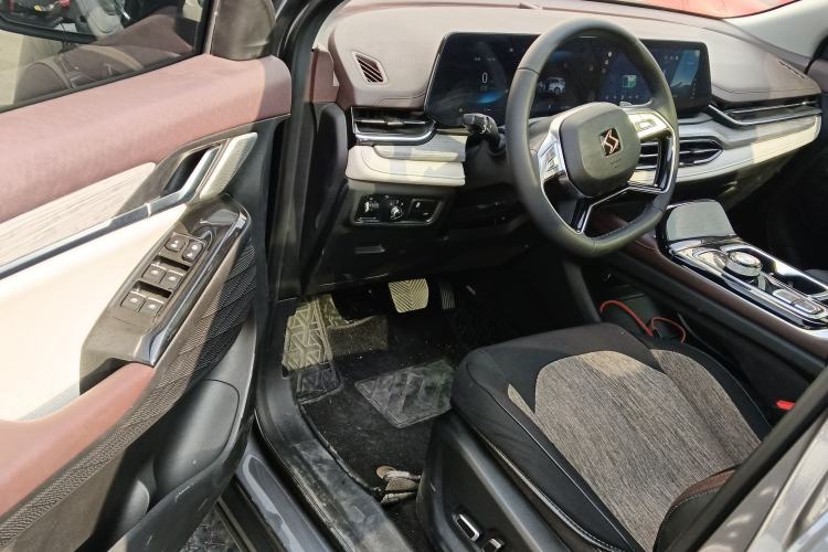 Used SOL QX 2021 300T DCT Prestige Smart Connectivity Version Left Front Seat