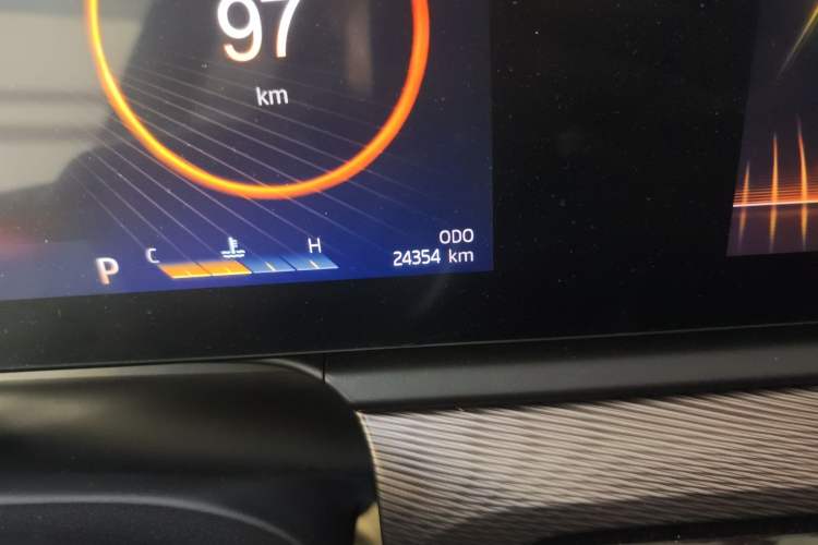Used SOL QX 2021 300T DCT Deluxe Smart Connectivity Version Odometer Close Up