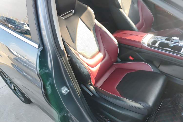 Used SOL QX 2021 300T DCT Prestige Smart Connectivity Version Right Front Seat