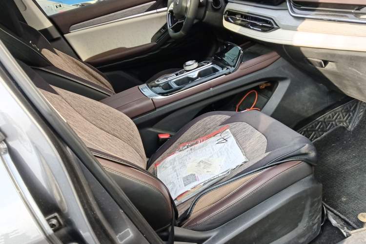 Used SOL QX 2021 300T DCT Prestige Smart Connectivity Version Right Front Seat